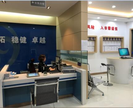 經(jīng)中國(guó)證監(jiān)會(huì)批準(zhǔn)，海通證券成縣東濱河中路營(yíng)業(yè)部成立于2009年7月18日。營(yíng)業(yè)部位于隴南市成縣。營(yíng)業(yè)部依托公司完善的服務(wù)平臺(tái)，為投資者提供了手機(jī)開(kāi)戶(hù)、網(wǎng)上開(kāi)戶(hù)、E海通財(cái)掌廳等便捷的互聯(lián)網(wǎng)業(yè)務(wù)操作與交易